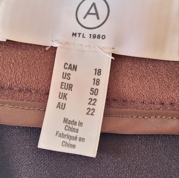 Skirt. Brought in Europe. Size 18 or EU 50 - Picture 3 of 3